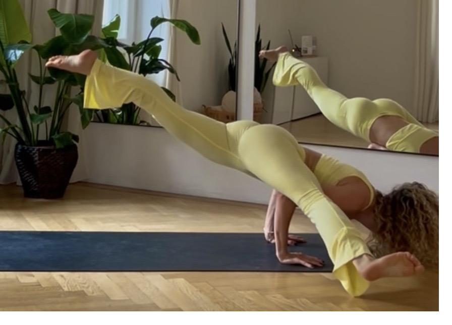 Isabel Wellniak in an arm balance