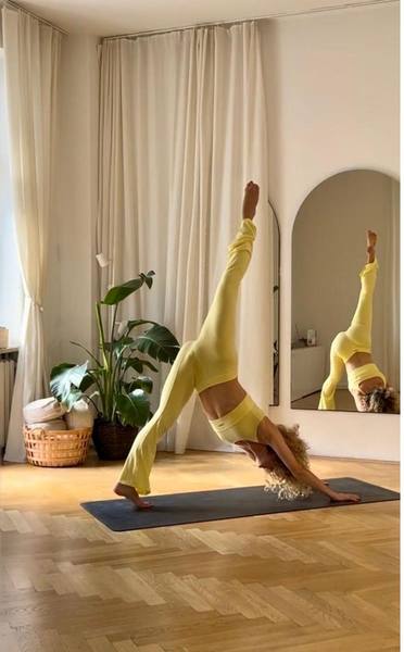 Isabel Wellniak, Vinyasa at home